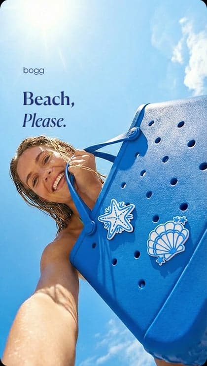 Ad creative — beach bag held against a blue sky